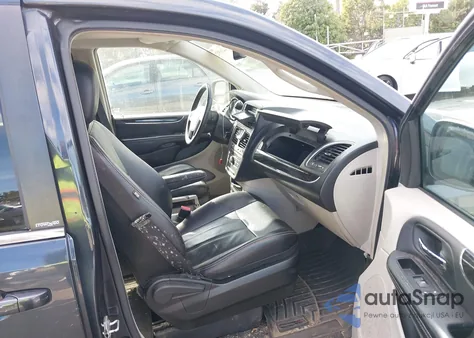 2013 Chrysler Town & Country Touring z USA, uszkodzony, nr VIN 2C4RC1BG6DR690878